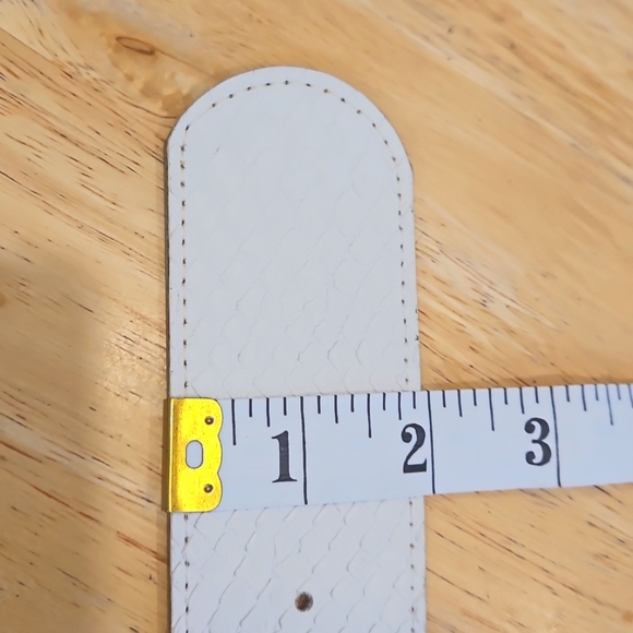 Guess Wide Belt - White Snakeskin Pattern - Chunky Silver Buckle - Small… - Picture 10 of 11